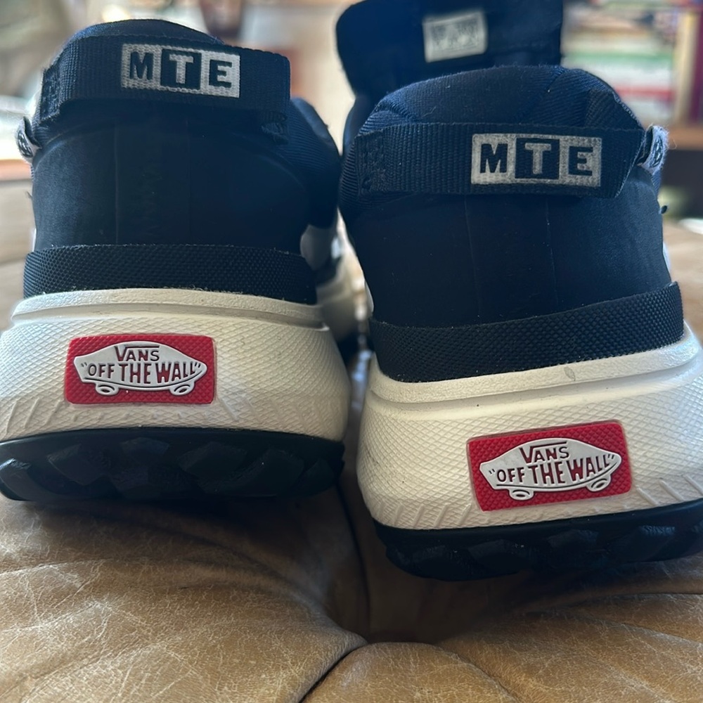 MTE cross path water resistant shoe